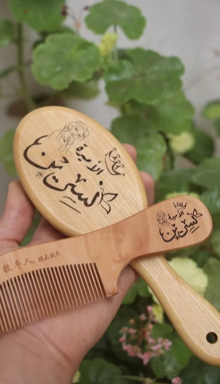 Brosse ovale et peigne bois femme